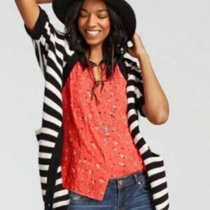 CAbi #5350 Blossom Print Sleeveless Pintuck Blouse